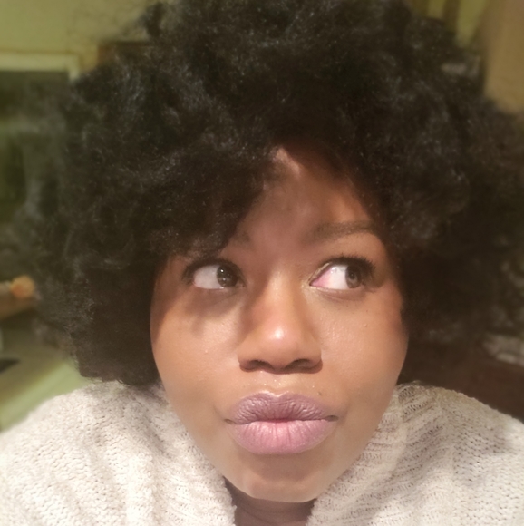 Meet your Posher, Lynn - Picture 2 of 4